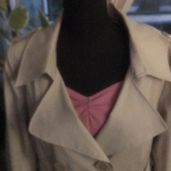XL. VERTIGO BRAND. BEIGE 3/4” DOUBLE BREASTED COAT - Picture 4 of 7